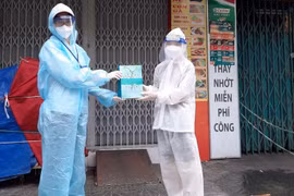 Lặn lội vào 'vùng đỏ' hỗ trợ học sinh, cô giáo nhận giải thưởng Võ Trường Toản