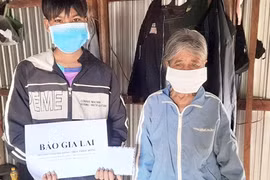 Báo Gia Lai trao tiền hỗ trợ của bạn đọc cho hoàn cảnh khó khăn