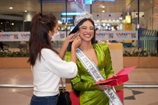 Bất ngờ món quà H'Hen Niê tặng Á hậu Kim Duyên khi đi thi Miss Universe