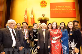 Theo dòng thời sự: Văn hóa trong mối quan hệ với con người và dân tộc