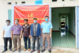 Kbang bàn giao 20 căn nhà cho hộ nghèo