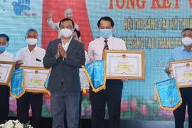 Khen thưởng tác giả, nhóm tác giả đạt giải các cuộc thi sáng tạo