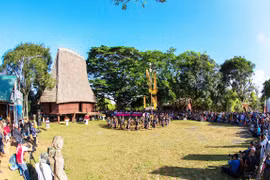 Thu hút khách du lịch từ làng truyền thống