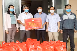 Gia Lai: Trao tặng 415 túi an sinh cho người dân trong khu phong tỏa