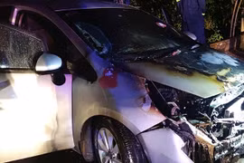 Gia Lai: Một xe ô tô bị cháy trong đêm