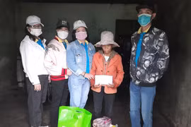 Đak Pơ: Tặng quà cho các đối tượng khó khăn