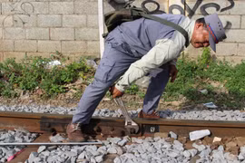 Hỏa xa từ A đến Z: 'Góc khuất' nghề tuần đường, gác chắn