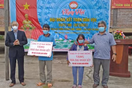 Chủ tịch Ủy ban MTTQ Việt Nam tỉnh dự Ngày hội Đại đoàn kết tại làng Đak Hway