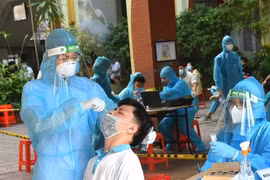 Ngày 13/11: Có 8.497 ca mắc COVID-19, TP.HCM vẫn nhiều nhất với 1.240 ca