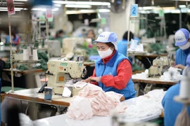 Tạo thêm động lực mới khôi phục sức sản xuất