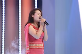 Ca sĩ Y Byen tham dự chương trình "Vì một Việt Nam tất thắng"