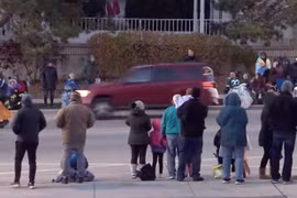 Mỹ: Lao xe vào đoàn diễu hành ở Wisconsin, nhiều người bị thương