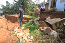 Lâm Đồng: Sụt lún nghiêm trọng, người dân phải đi ở nhờ hàng xóm