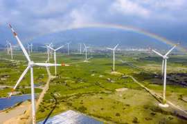 Chuyển dần sang năng lượng sạch