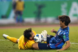 Có Văn Cường trên tuyển Việt Nam, ông Park làm rõ với Tấn Trường