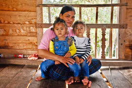 Khoảng trống dưới những mái nhà