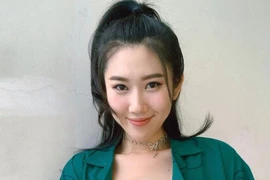 Mỹ nhân Running Man 2 - Thuý Ngân lăng xê áo crop top với vòng eo thon gọn