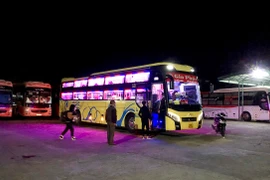 Khôi phục tạm thời vận tải khách công cộng doanh nghiệp vừa mừng, vừa lo