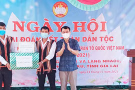 Bí thư Thành ủy Pleiku chung vui Ngày hội Đại đoàn kết toàn dân tộc tại xã Ia Kênh