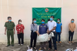 Gia Lai: Trao sinh kế cho hộ nghèo tại xã Ia Hiao