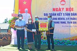 Bí thư Tỉnh ủy Hồ Văn Niên: Quyết tâm xây dựng làng Đê Ktu trở thành làng kiểu mẫu