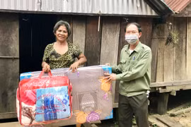 Cán bộ bảo vệ rừng tận tụy