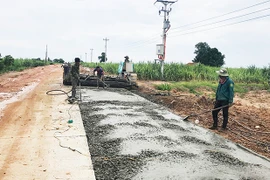 Xây dựng nông thôn mới khó về đích