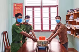 Ayun Pa: 2 chiến sĩ công an trả lại 505 triệu đồng cho người đánh rơi