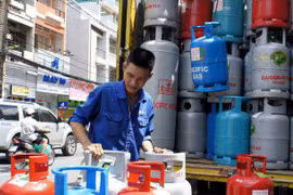 Chạm ngưỡng 500.000 đồng/bình sau 9 lần "phi mã", giá gas vẫn khó giảm