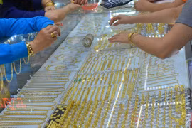 Giá vàng hôm nay 2-11: Vọt lên khi giới đầu tư thôi nắm giữ USD