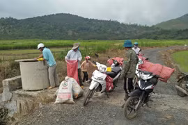 Lâm Đồng: Nông dân biến rác thải thành phân hữu cơ, đường làng thêm xanh, đẹp