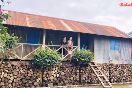 Nhà sàn truyền thống trong lòng phố