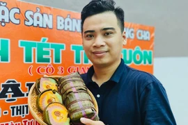 Chàng trai Khmer khởi nghiệp với bánh tét ngũ sắc