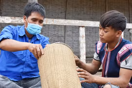 Người "truyền lửa" cho thanh niên