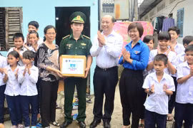 Gian nan hành trình gieo chữ vùng biên