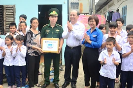 Gian nan hành trình gieo chữ vùng biên