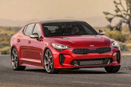 Kia Stinger xe thể thao đẹp "long lanh" giá chỉ hơn 700 triệu đồng