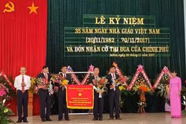 Đón nhận Cờ thi đua của Thủ tướng Chính phủ