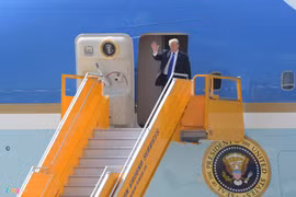 Air Force One đưa Tổng thống Trump đến Đà Nẵng