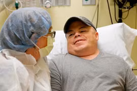 Lần đầu tiên chỉnh sửa DNA trực tiếp trên người sống