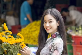 Cựu Á khôi ĐH Công nghiệp đẹp mê hồn trong tà áo dài