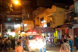 Bảo vệ dân phố vung dao lam sát hại bé 6 tuổi giữa phố