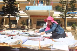 Chạy… chữ mùa lũ