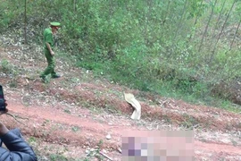 Người phụ nữ nằm chết trên đường mòn với nhiều thương tích
