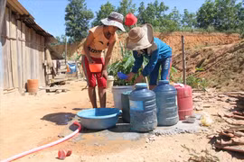 Câu hỏi cũ ở khu tái định cư Xóm Mới