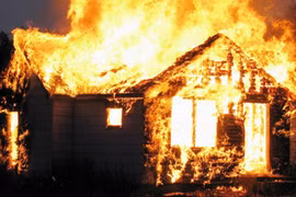 Cháy nhà lúc rạng sáng, 3 bố con tử vong