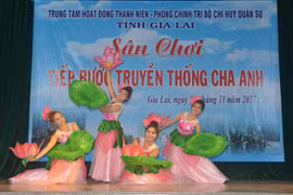 "Tiếp bước truyền thống cha anh" thu hút giới trẻ