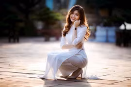 Nữ sinh ĐH Ngoại thương đẹp dịu dàng trong tà áo dài