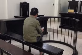 Mẹ bắt quả tang "yêu râu xanh" hiếp dâm con gái trong bưu điện xã