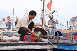 Vươn khơi bám biển-Bài 3: Để ngư dân vững vàng bám biển